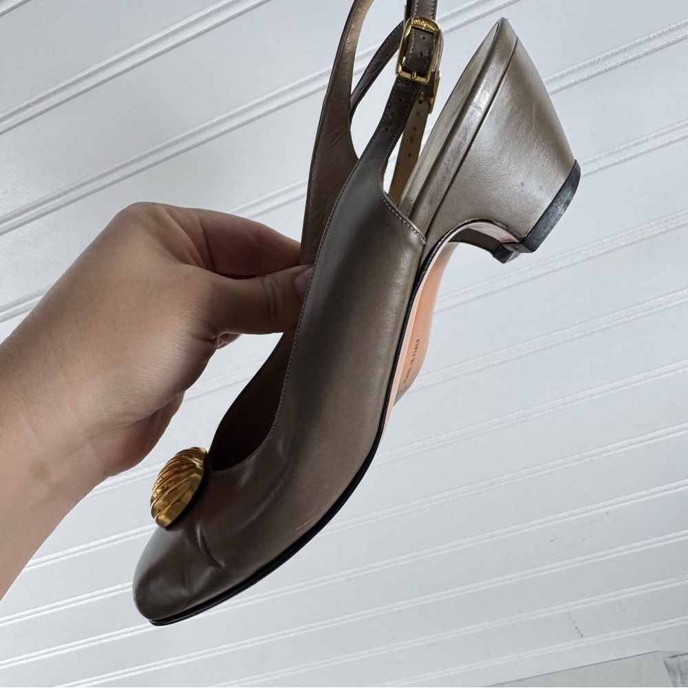 Salvatore Ferragamo VINTAGE Slingback Pumps, Taupe, Size 5.5B - Picture 12 of 13